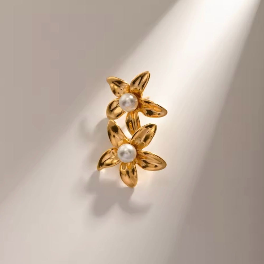18K Gold Plated Chunky Pearl Flower Stud Earrings